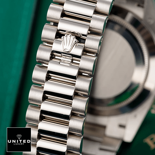 Day-Date 228239 Replica 4 Rolex Day-Date 40 228239 Oyster Bracelet on the Rolex Logo