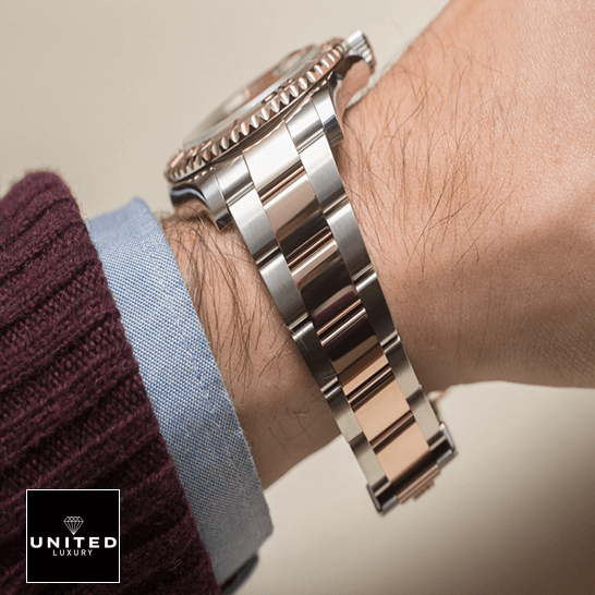 Rolex Yacht-Master 116621-0002 Rose Gold Automatic Brown Dial Replica 4 Rolex 116621 Oyster Rose Gold Replica on the man wrist